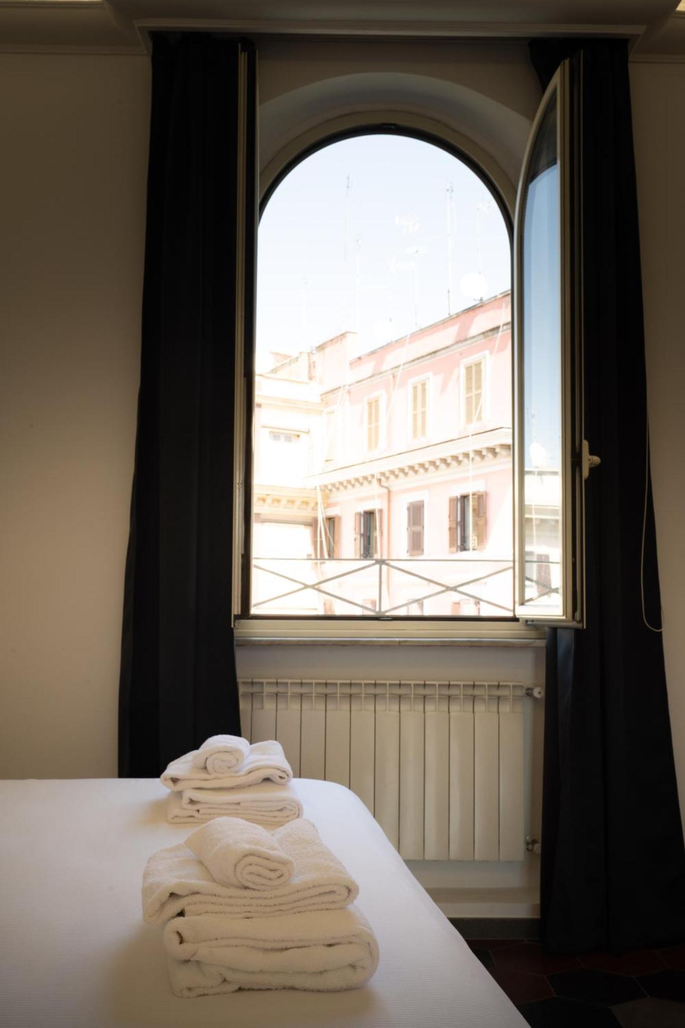 Inn Urbe Colosseo Рим Екстериор снимка